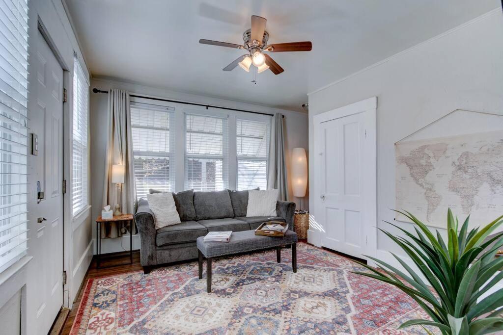 Cedar Blossom Bungalow Is A Cozy Getaway With A 5 Minute Walk To Downtown! 핫스프링스 외부 사진