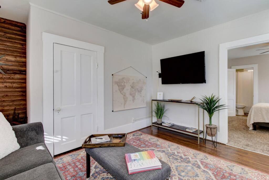 Cedar Blossom Bungalow Is A Cozy Getaway With A 5 Minute Walk To Downtown! 핫스프링스 외부 사진