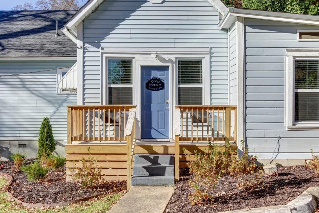 Cedar Blossom Bungalow Is A Cozy Getaway With A 5 Minute Walk To Downtown! 핫스프링스 외부 사진