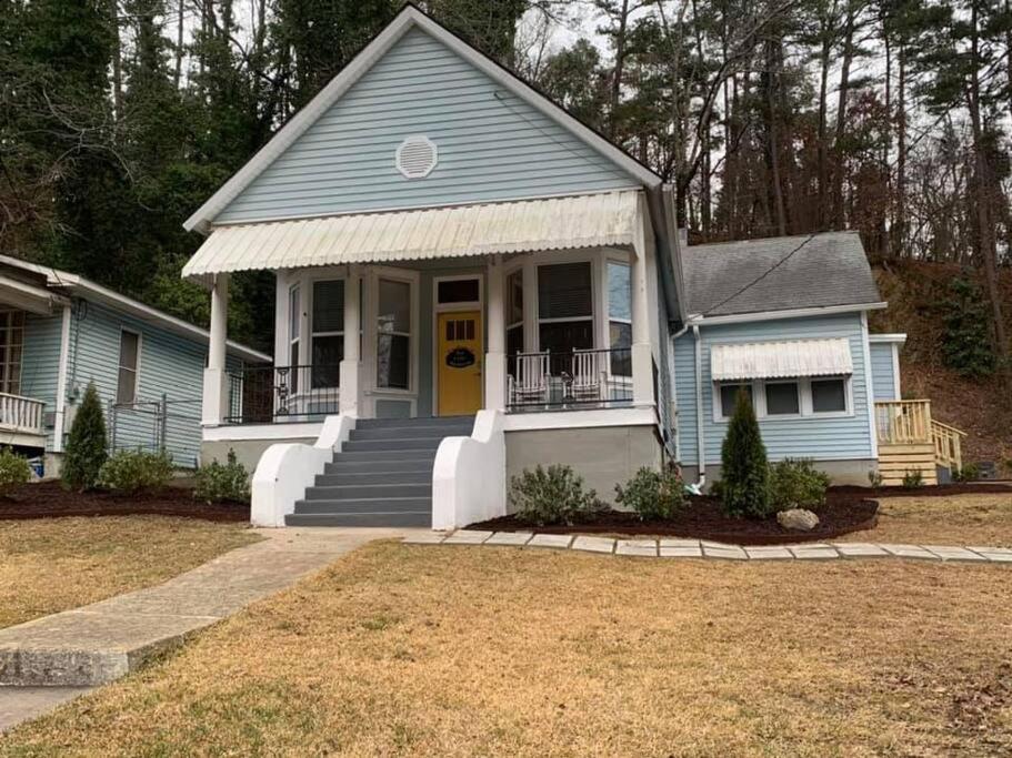 Cedar Blossom Bungalow Is A Cozy Getaway With A 5 Minute Walk To Downtown! 핫스프링스 외부 사진