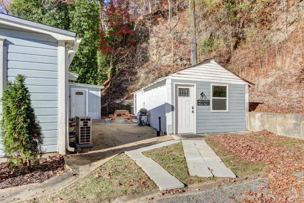 Cedar Blossom Bungalow Is A Cozy Getaway With A 5 Minute Walk To Downtown! 핫스프링스 외부 사진