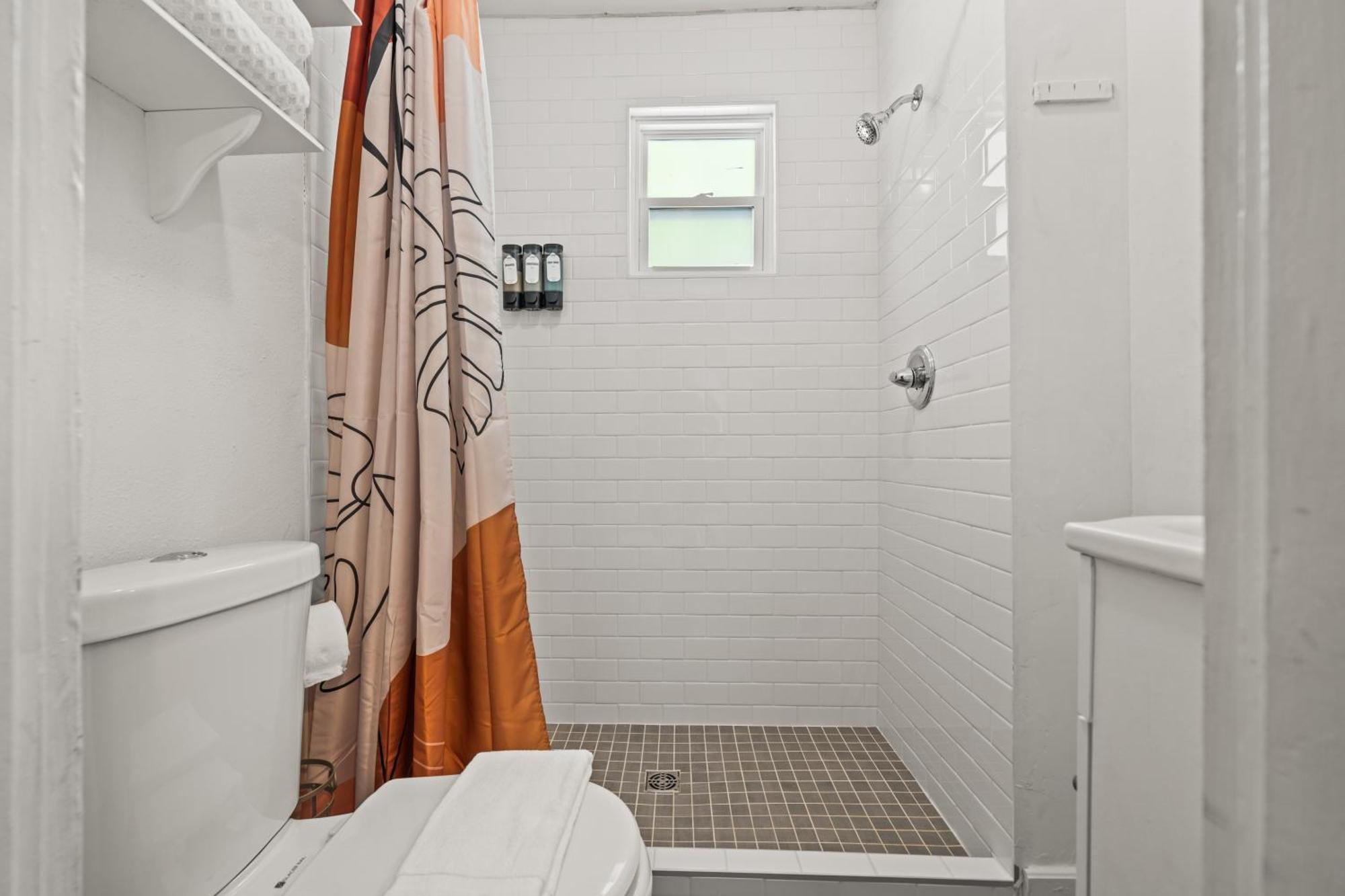 Cedar Blossom Bungalow Is A Cozy Getaway With A 5 Minute Walk To Downtown! 핫스프링스 외부 사진