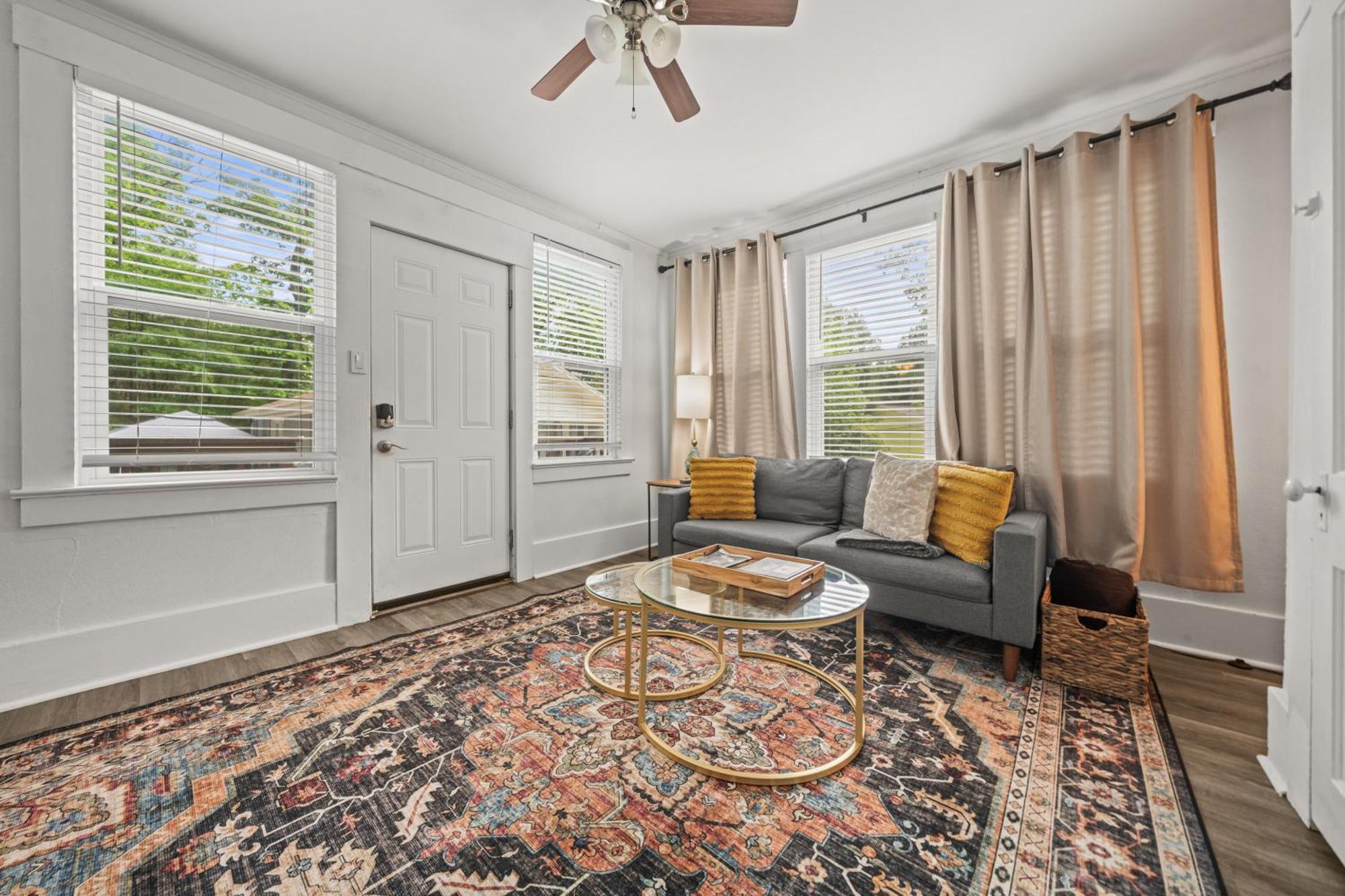 Cedar Blossom Bungalow Is A Cozy Getaway With A 5 Minute Walk To Downtown! 핫스프링스 외부 사진