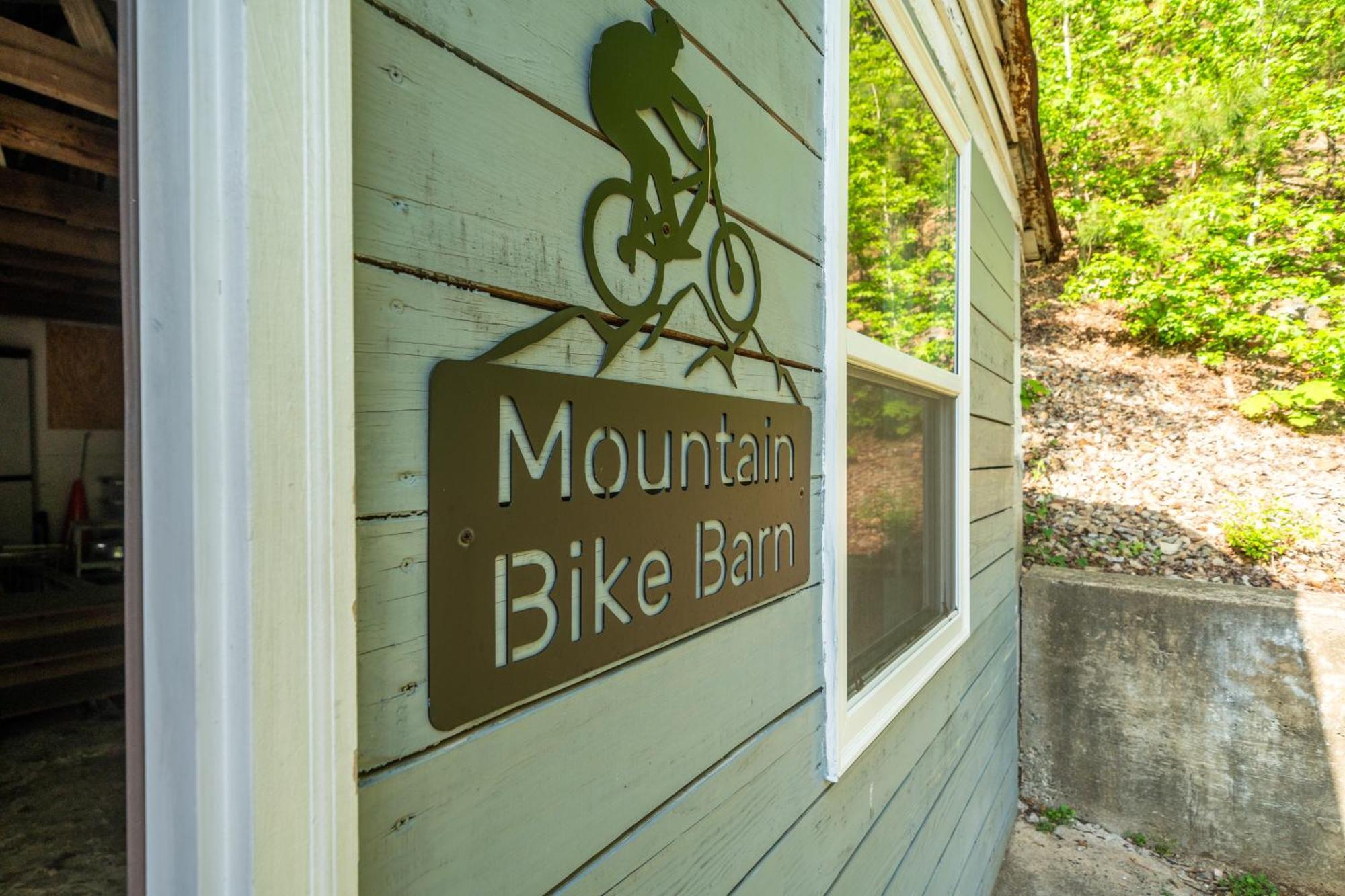 Cedar Blossom Bungalow Is A Cozy Getaway With A 5 Minute Walk To Downtown! 핫스프링스 외부 사진