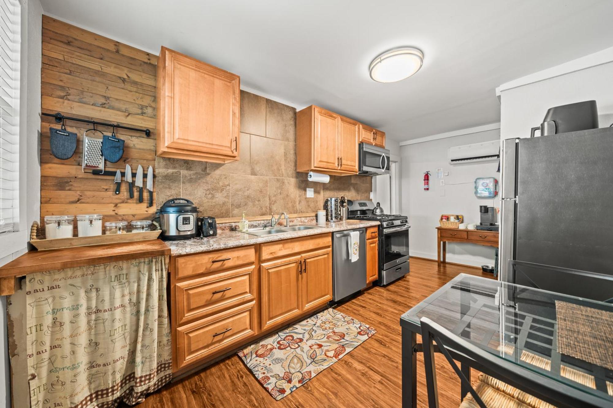 Cedar Blossom Bungalow Is A Cozy Getaway With A 5 Minute Walk To Downtown! 핫스프링스 외부 사진